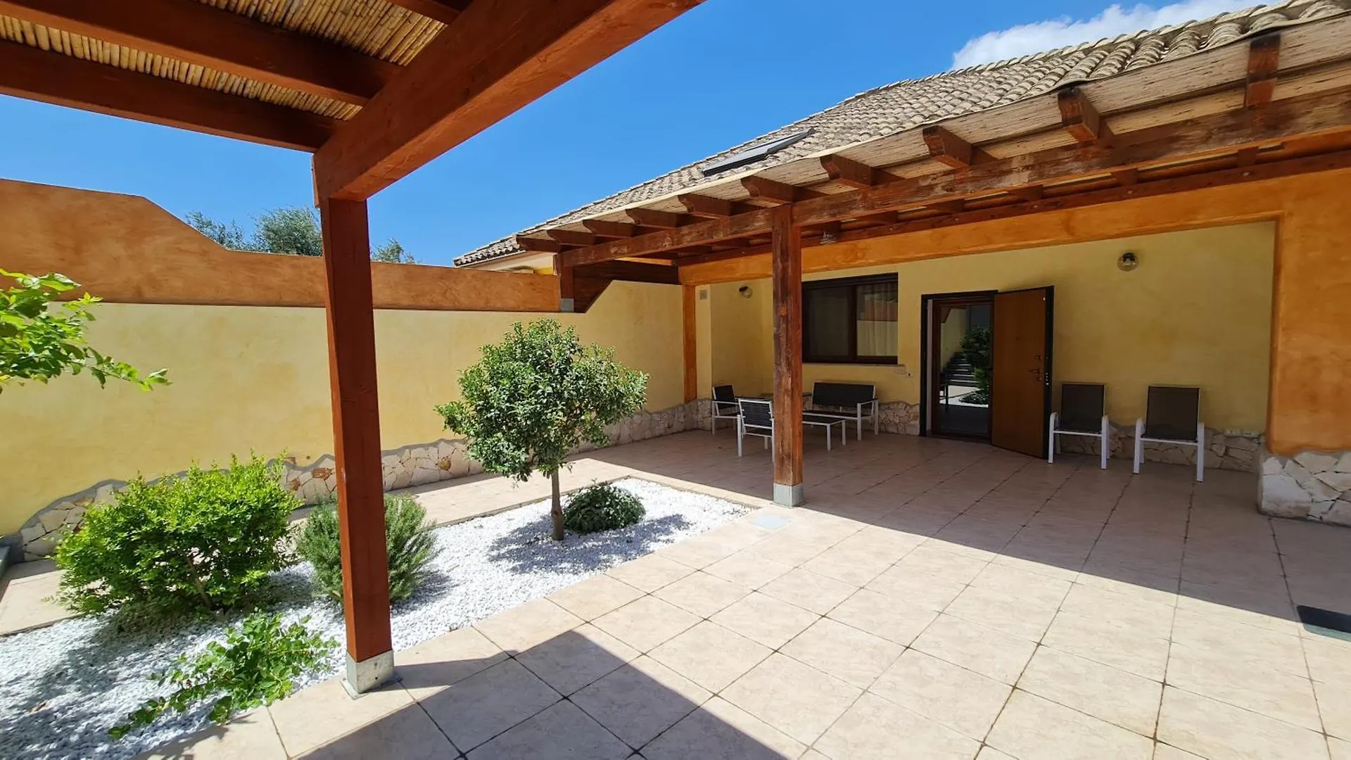 Villa Vivi. Piscina, Idro, Giardino E Condizionatore Capitana 0*,  İtalya